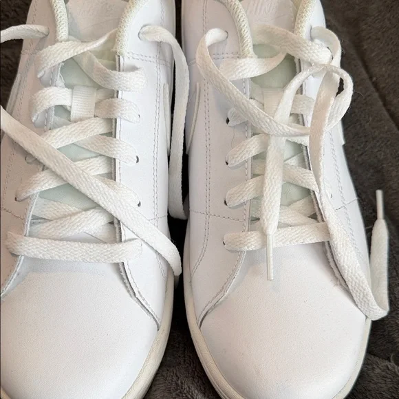 Classic White Nike Women's Leather Sneakers - Picture 5 of 8